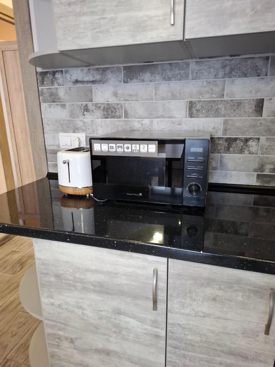 Atlant Luxury Family Apart Поряд З Тц Депот, Безконтактне Заселення Chernivtsi Exterior foto