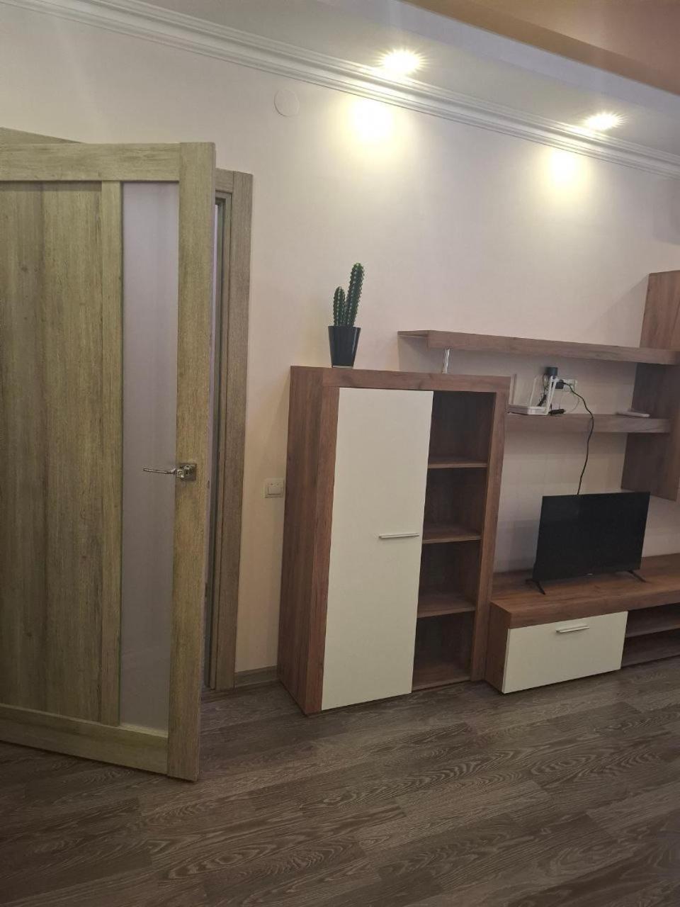 Atlant Luxury Family Apart Поряд З Тц Депот, Безконтактне Заселення Chernivtsi Exterior foto